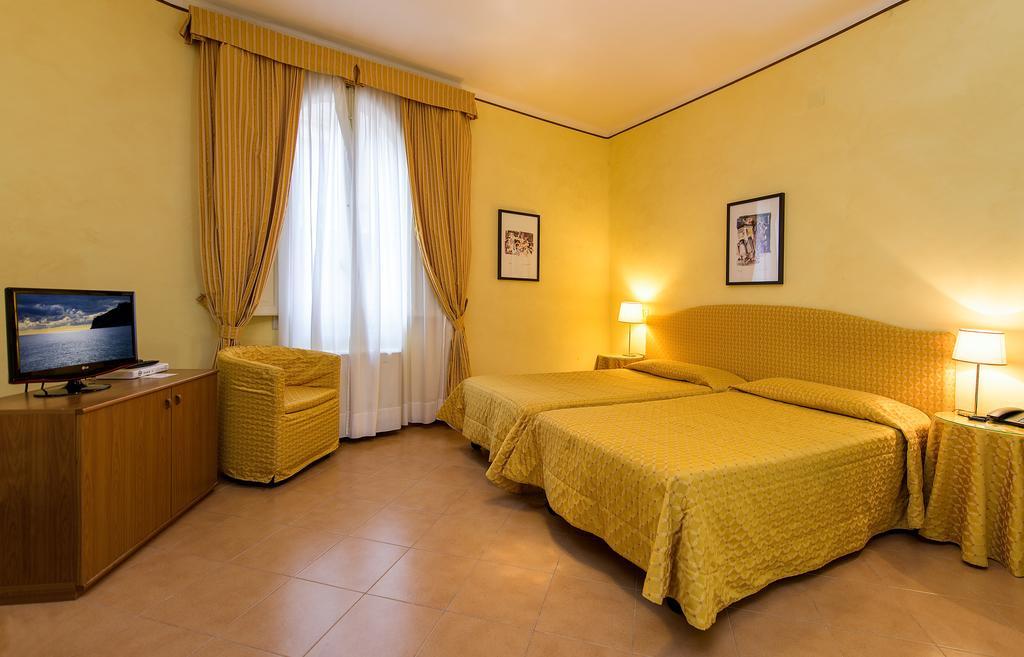 רג'ו אמיליה Albergo Reggio מראה חיצוני תמונה