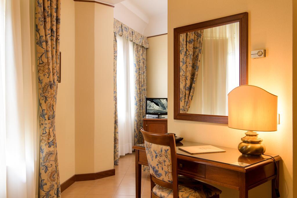 רג'ו אמיליה Albergo Reggio מראה חיצוני תמונה