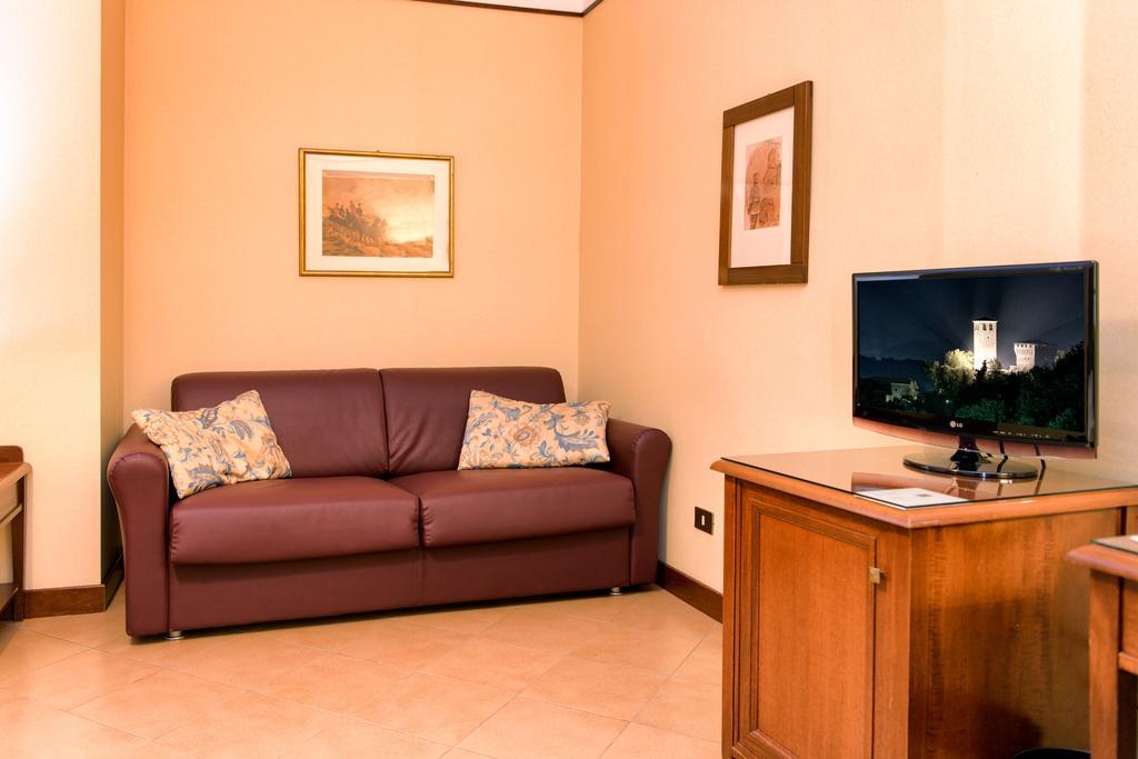 רג'ו אמיליה Albergo Reggio מראה חיצוני תמונה